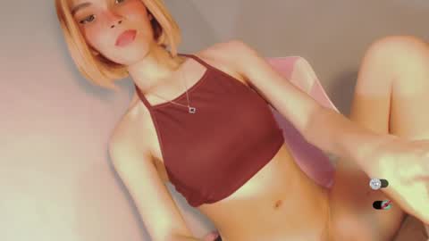 Snapshot of bella_tara chatting on 12.16.24 Bella online show from 12.16.24