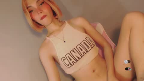 Snapshot of bella_tara chatting on 12.16.24 Bella online show from 12.16.24