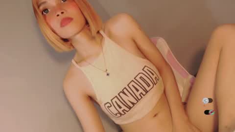 Snapshot of bella_tara chatting on 12.17.24 Bella online show from 12.17.24