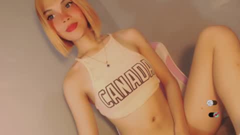 Snapshot of bella_tara chatting on 12.17.24 Bella online show from 12.17.24