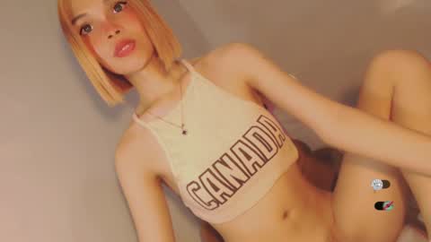 Snapshot of bella_tara chatting on 12.17.24 Bella online show from 12.17.24