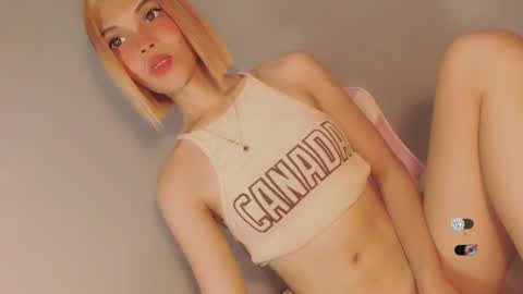 Snapshot of bella_tara chatting on 12.26.24 Bella online show from 12.26.24