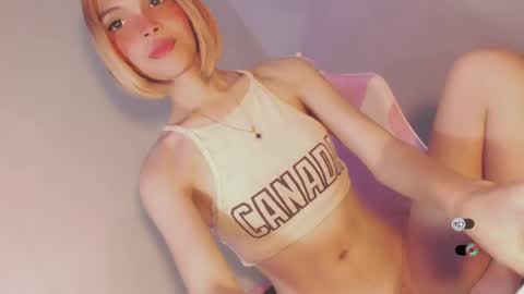 Snapshot of bella_tara chatting on 12.28.24 Bella online show from 12.28.24