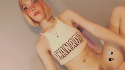 Snapshot of bella_tara chatting on 12.28.24 Bella online show from 12.28.24