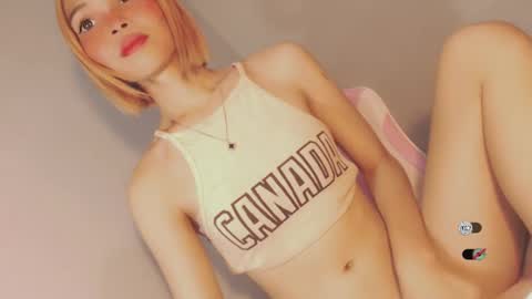 Snapshot of bella_tara chatting on 12.29.24 Bella online show from 12.29.24