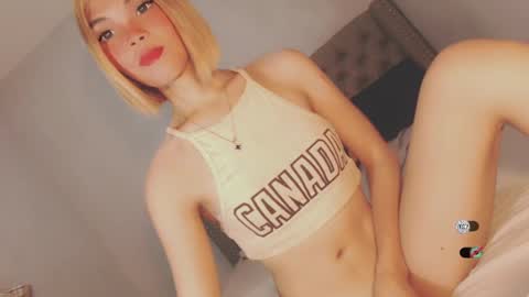 Snapshot of bella_tara chatting on 01.06.25 Bella online show from 01.06.25