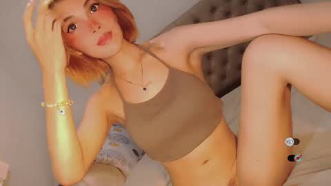 Snapshot of bella_tara chatting on 02.01.25 Bella online show from 02.01.25