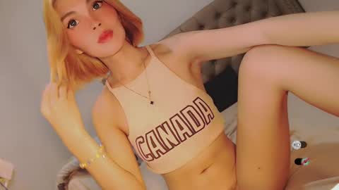 Snapshot of bella_tara chatting on 02.03.25 Bella online show from 02.03.25