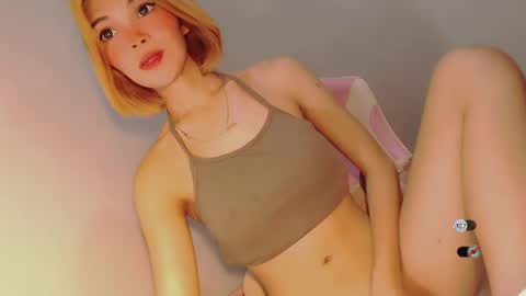 Snapshot of bella_tara chatting on 02.21.25 Bella online show from 02.21.25