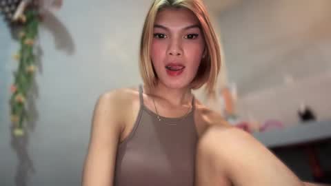 Snapshot of bella_tara chatting on 02.24.25 Bella online show from 02.24.25