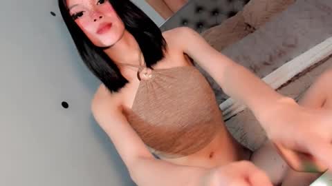 Snapshot of bella_tara chatting on 10.29.25 Bella online show from 10.29.25