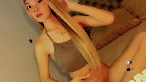 Snapshot of bella_tara chatting on 12.18.25 Bella online show from 12.18.25