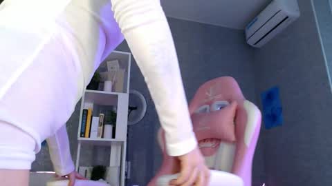 Bella Torress online show from 10.28.25