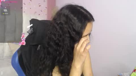 Snapshot of bella_vibes_s chatting on 11.14.25 Bella online show from 11.14.25