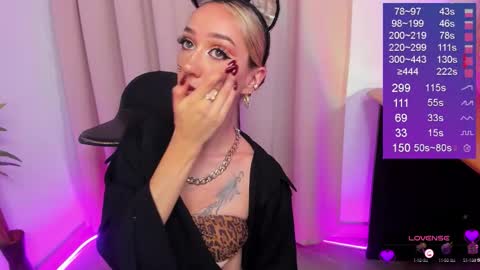 Bella White online show from 09.27.25