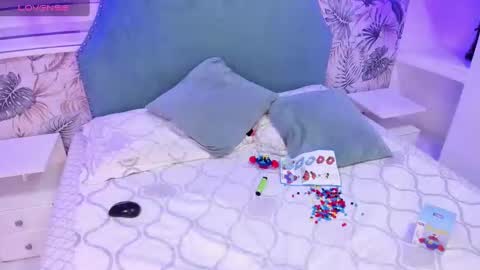 Snapshot of bellaa_becca chatting on 12.27.24 Bella Becca online show from 12.27.24