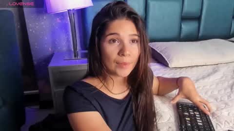 Snapshot of bellaa_becca chatting on 11.23.25 Bella Becca online show from 11.23.25