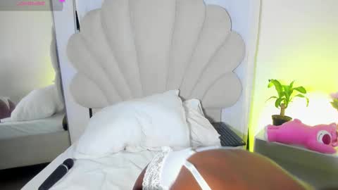 Snapshot of bellaadajud chatting on 03.24.26 Bella Dajud online show from 03.24.26