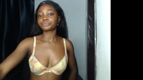 Snapshot of bellababy6 chatting on 11.04.25 bella online show from 11.04.25