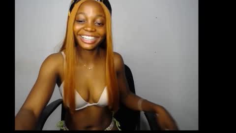 Snapshot of bellababy6 chatting on 11.17.25 bella online show from 11.17.25