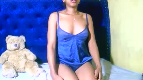 Snapshot of bellaena chatting on 09.11.25 bellaena online show from 09.11.25