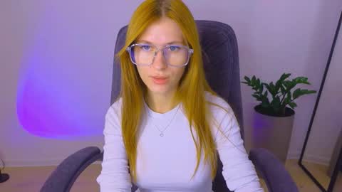 Snapshot of bellafoxi chatting on 09.28.25 BellaFoxi online show from 09.28.25