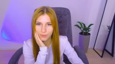 Snapshot of bellafoxi chatting on 10.28.25 BellaFoxi online show from 10.28.25