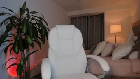 Bella Mia online show from 01.25.25