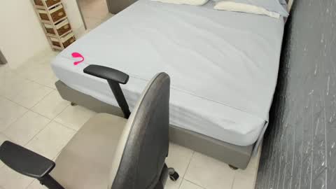 Snapshot of bellaprettty chatting on 10.04.25 Bella Angelycal online show from 10.04.25