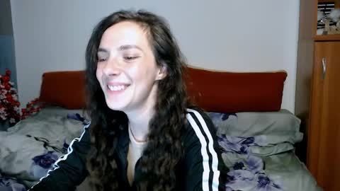 Snapshot of bellaqueen0701 chatting on 12.21.25 bellaqueen0701 online show from 12.21.25