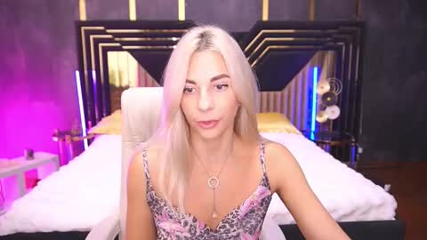 Bella online show from 11.05.25