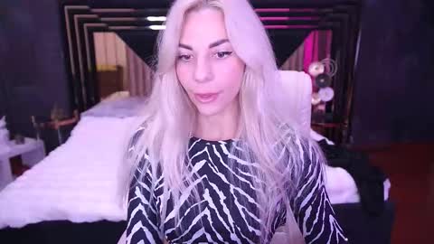 Bella online show from 11.23.25