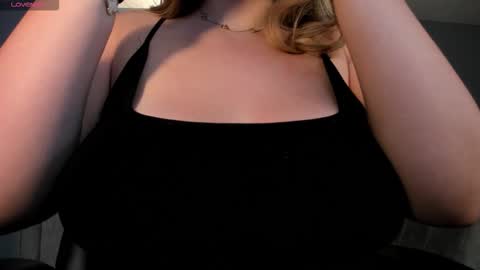 Snapshot of bellarosex1 chatting on 12.03.25 Bella Rose online show from 12.03.25