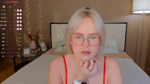 Snapshot of bellatip chatting on 12.05.25 Bella online show from 12.05.25