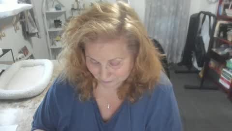 Snapshot of bellavoca chatting on 10.14.25 Bellavoca online show from 10.14.25