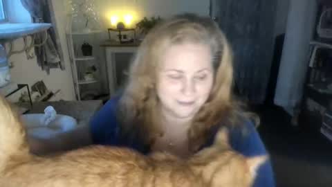 Snapshot of bellavoca chatting on 11.27.25 Bellavoca online show from 11.27.25