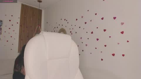 Snapshot of bellawoods_ chatting on 04.16.26 laukyubey online show from 04.16.26