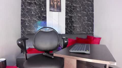  Isabella  Independent model online show from 12.15.24