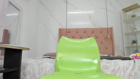 Snapshot of belle_brunette chatting on 12.31.24 belle online show from 12.31.24