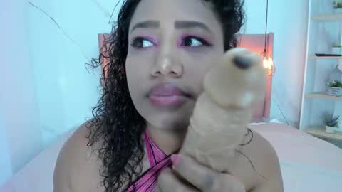 Snapshot of belle_brunette chatting on 02.18.25 belle online show from 02.18.25