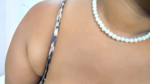 Snapshot of belle_brunette chatting on 09.26.25 belle online show from 09.26.25