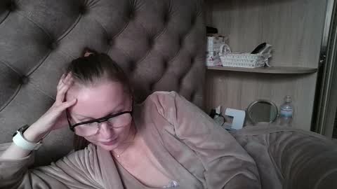 Snapshot of belleamiee chatting on 09.25.25 Amelia online show from 09.25.25