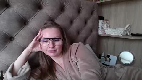 Snapshot of belleamiee chatting on 09.27.25 Amelia online show from 09.27.25