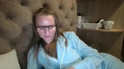 Snapshot of belleamiee chatting on 10.16.25 Amelia online show from 10.16.25