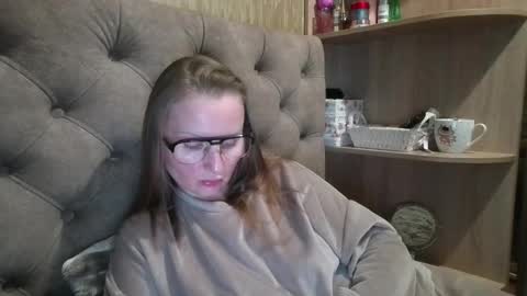 Snapshot of belleamiee chatting on 10.27.25 Amelia online show from 10.27.25