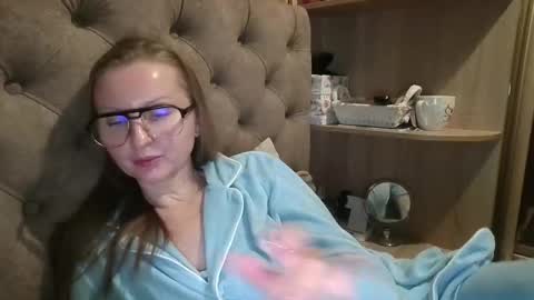 Snapshot of belleamiee chatting on 11.04.25 Amelia online show from 11.04.25