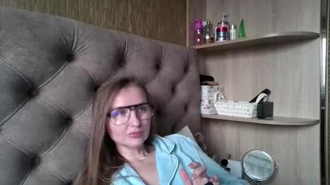 Snapshot of belleamiee chatting on 11.23.25 Amelia online show from 11.23.25