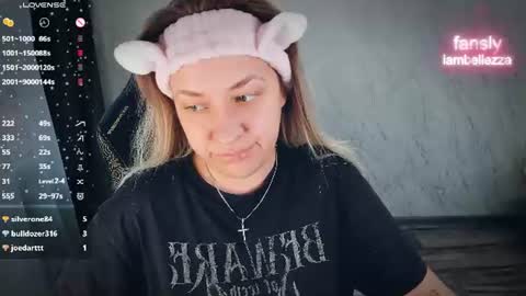 Snapshot of bellezza_ chatting on 06.17.26 Your Annabelle Wolf online show from 06.17.26