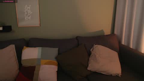 Snapshot of bellla_haddid chatting on 01.29.25 Bella online show from 01.29.25