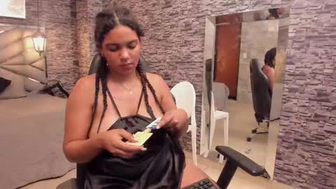 Snapshot of bellybigboobs chatting on 10.08.25 Belly online show from 10.08.25